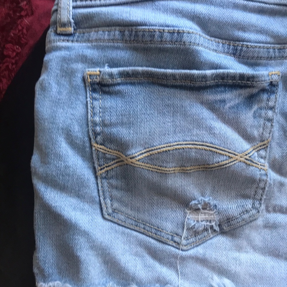 Embroidered shorts - Picture 6 of 6